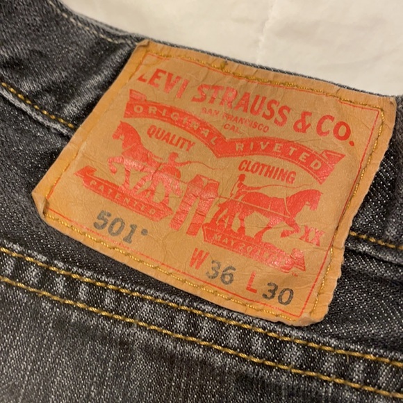 Men’s Levi’s Jeans - Picture 2 of 4